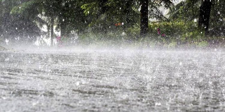 Cold weather knocks on the door, rain in many cities of Punjab including Lahore