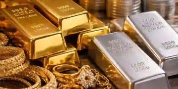 Decrease in gold and silver prices; gold now costs 422,036 rupees per tola.