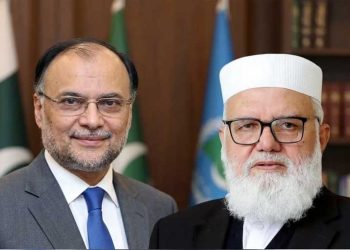 Federal Minister Ahsan Iqbal and Liaquat Baloch in contact regarding the abolition of the petroleum levy.