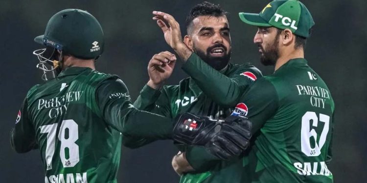 پہلا ٹی 20میچ،سری لنکا کا 183رنز کا ہدف ،پاکستان کی بیٹنگ جاری