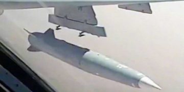 First video released of a hypersonic missile being fired from a Chinese H-6K bomber aircraft.
