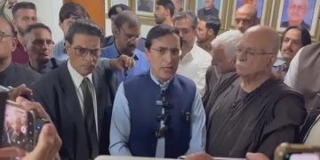 حکومت کا پی ٹی آئی کو مذاکرات کا ایک اور موقع دینے کا فیصلہ ، بیرسٹر گوہر ، محمود اچکزئی سے رابطے