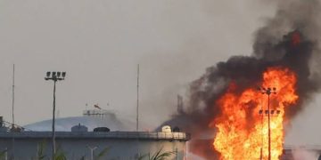 Houthis claim to have targeted Riyadh airport and Aramco refinery.