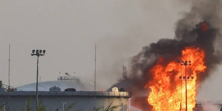 Houthis claim to have targeted Riyadh airport and Aramco refinery.