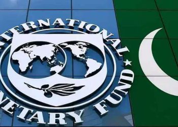 IMF warns of rising inflation in Pakistan, advises maintaining a tight monetary policy.