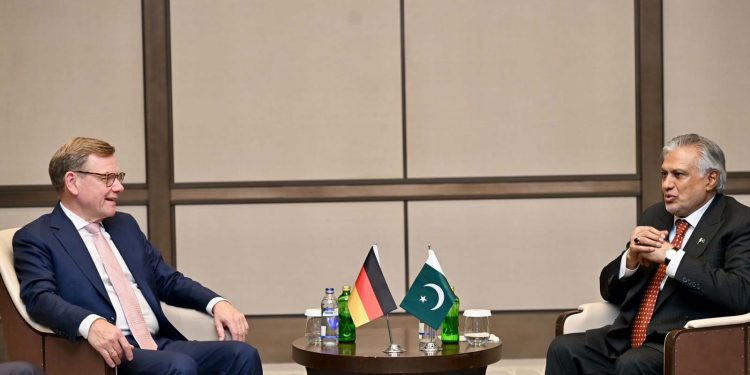 اسحاق ڈار کی استنبول میں مصری اور جرمن وزرائے خارجہ سے ملاقاتیں، دوطرفہ تعاون بڑھانے پر اتفاق