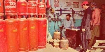 Major hike in LPG prices ahead of winter; reaches up to Rs 550 per kg in Karachi.