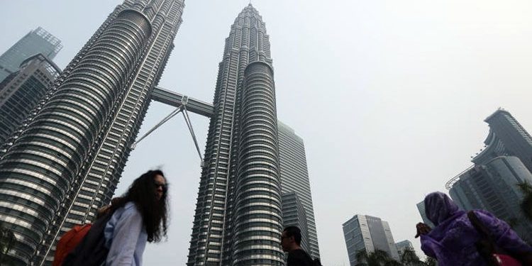 Malaysia is attractive to Chinese investors, offering facilities comparable to Singapore and lower costs than Thailand.