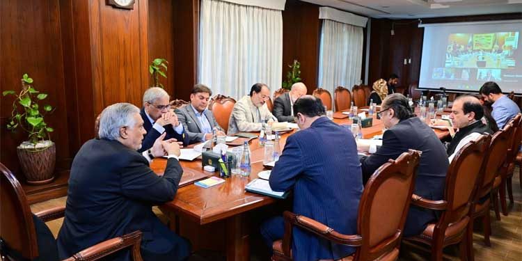 Meeting chaired by Ishaq Dar; directive issued to remove obstacles to the export of surplus essential commodities.