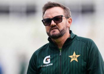 Mike Hesson likely to be interim head coach for Test series against Sri Lanka