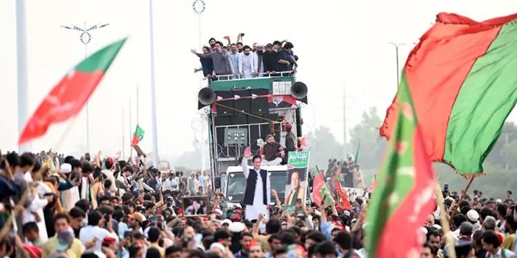 PTI long march participants halt in Peshawar; Sohail Afridi announces plans to unveil the future course of action in Charsadda today.