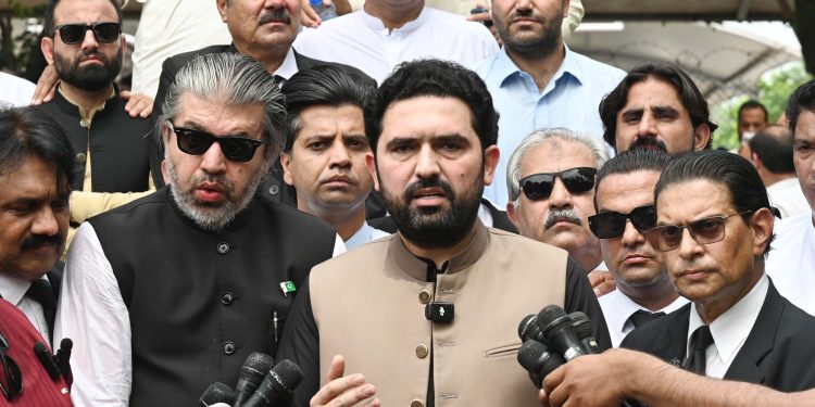 پی ٹی آئی مذاکراتی ڈرافٹ منظر عام پر لے آئی، لانگ مارچ کی منسوخی حکومتی یقین دہانیوں سے مشروط