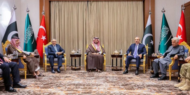 پاکستان، ترکیہ، قطر اور انڈونیشیا کے دفاعی تعاون کے معاہدے پر دستخط