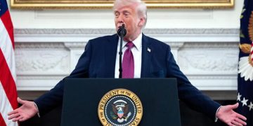 Preparing for new military action against Iran US CENTCOM commander gives important briefing to Trump