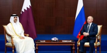 Putin and Qatari Emir meet, stressing ending tensions in the Middle East