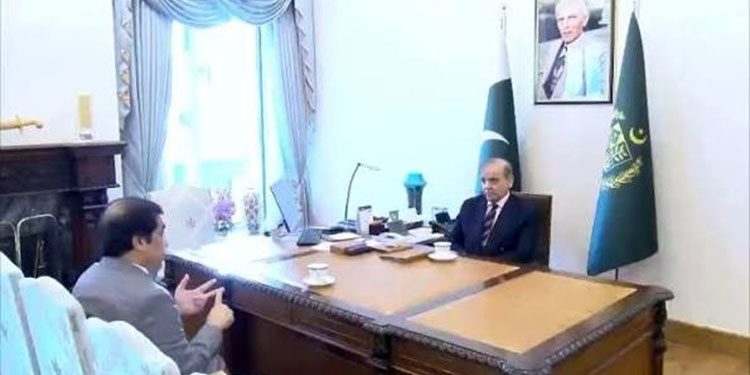 Railways Minister Hanif Abbasi meets Prime Minister Shehbaz Sharif, agrees to accelerate reforms in Railways