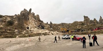 Rockfall in the Turkish tourist destination of Cappadocia leaves 3 dead, 5 injured.