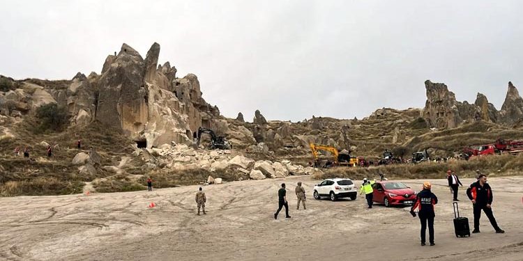Rockfall in the Turkish tourist destination of Cappadocia leaves 3 dead, 5 injured.