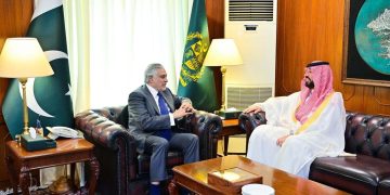 سعودی سفیر کی اسحاق ڈار سے ملاقات، پاک سعودی اسٹریٹجک شراکت داری مزید مضبوط بنانے کے عزم کا اعادہ