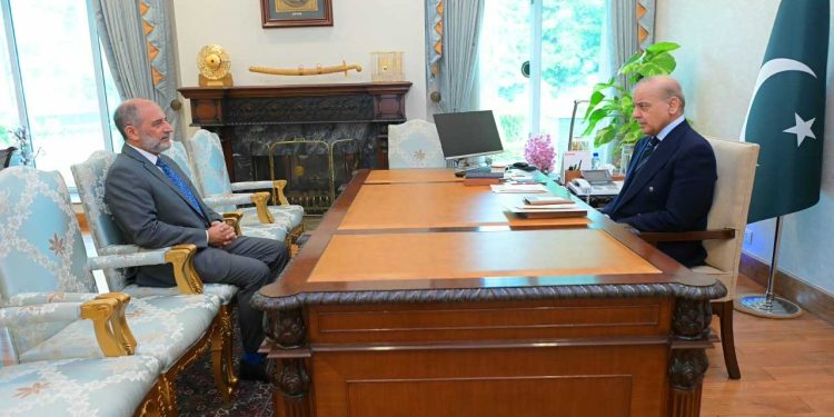 Secretary General of the Makkah Defense Alliance meets the Prime Minister; unwavering commitment to the defense of Saudi Arabia reiterated.