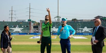 Tri-nation series England win the toss and decide to bowl against Pakistan.