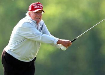 Trump announces start of golf course reconstruction in Washington, despite court order