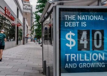 US national debt exceeds $40.4 trillion; debt burden increases further.