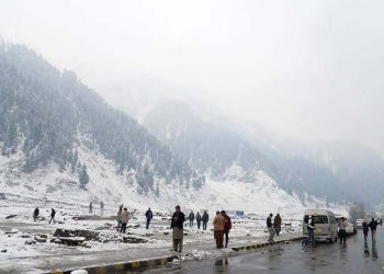 وادی کاغان میں موسم سرما کی دستک، ناران سمیت بالائی علاقوں میں برفباری
