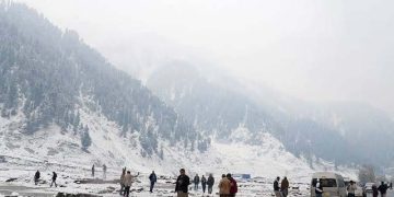 وادی کاغان میں موسم سرما کی دستک، ناران سمیت بالائی علاقوں میں برفباری